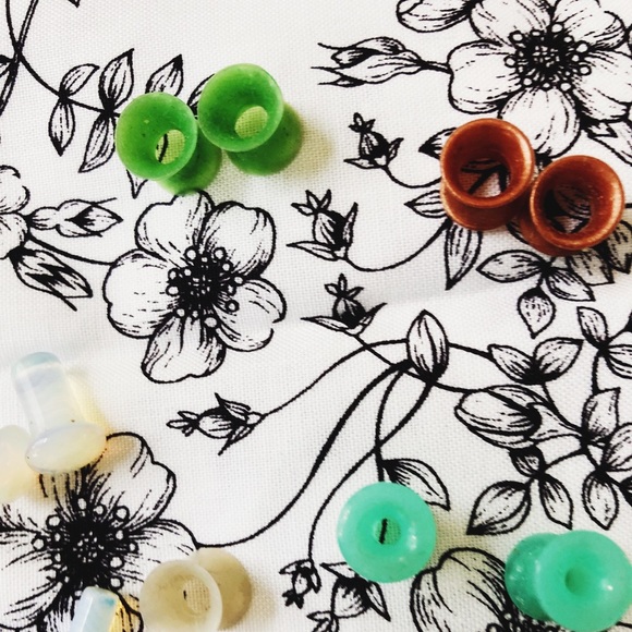 Ear Gauges/Plugs/Spacers Bundle with Opalites - Picture 4 of 6